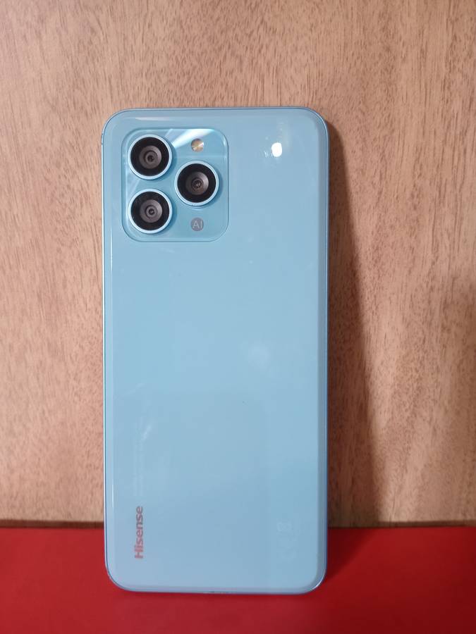 LIKE NEW ONE SMARTPHONE HISENSE E70|| 64G/4G , QUAD CAMERA, FINGERPRINT, BIG BATTERY