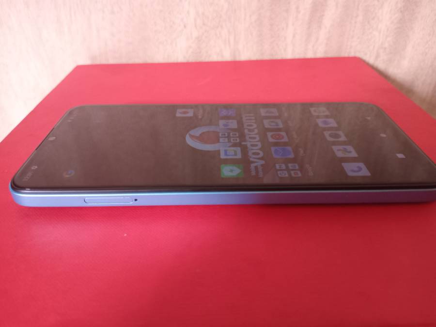 LIKE NEW ONE SMARTPHONE HISENSE E70|| 64G/4G , QUAD CAMERA, FINGERPRINT, BIG BATTERY