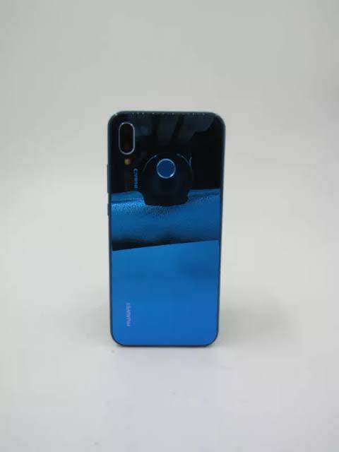 LIKE NEW HUAWEI P20 LITE SMARTPHONE || 4/64G, FINGERPRINTS,NOTCH SCREEN, BARGAIN