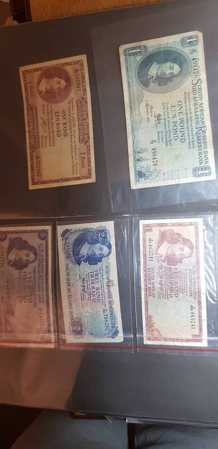 11 SA banknotes - 1 Pound, Large 1 Rand, 2 Rand and 10 Rand, 5 Rand