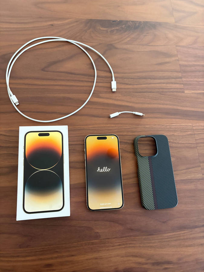 iPhone 14 Pro 256 GB Gold + Accessories