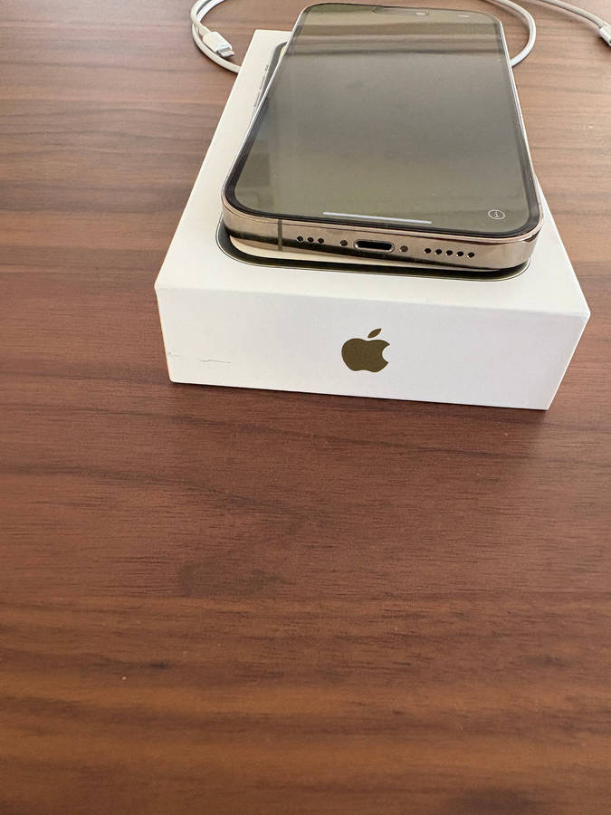 iPhone 14 Pro 256 GB Gold + Accessories