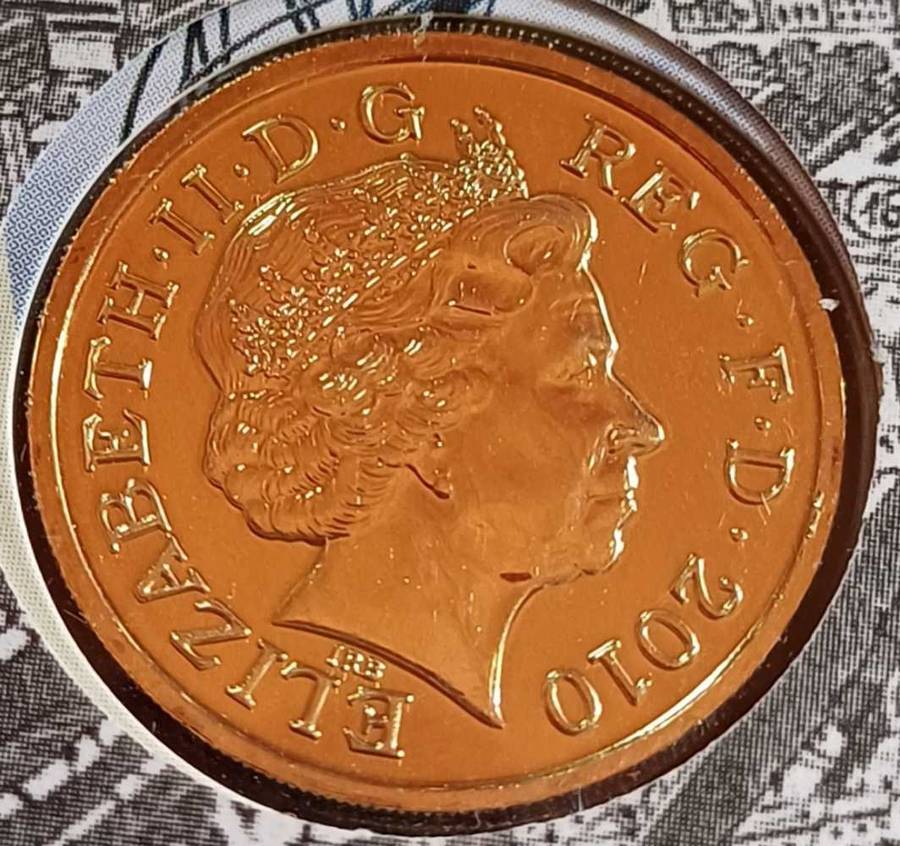 One Pound - Royal Mint UNC - Numbered Coin & Stamp Issue