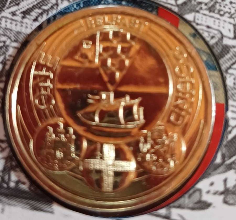 One Pound - Royal Mint UNC - Numbered Coin & Stamp Issue