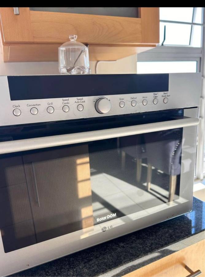 LG SOLARDOM MICROWAVE/OVEN