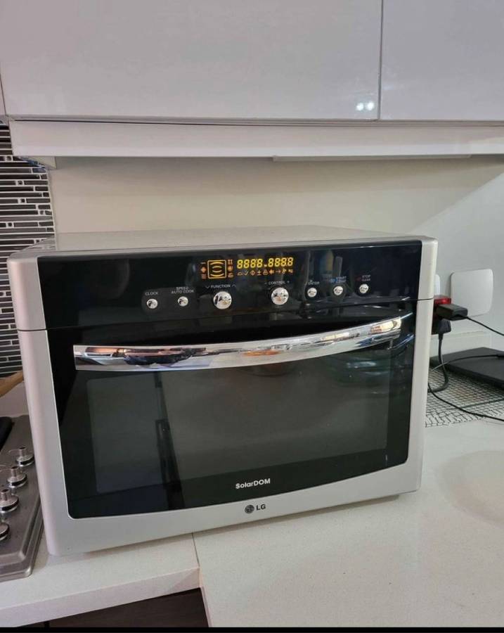 LG Solardom Microwave, Convection, Grill and Combination oven.