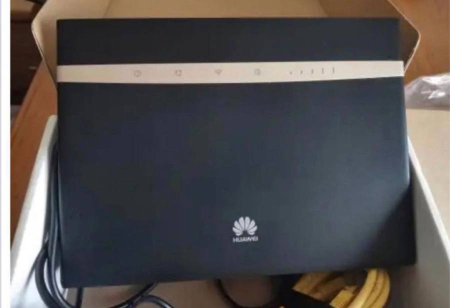 Huawei 4G/5G Router model B525s 65a (It take a SIM CARD) up to 64 users