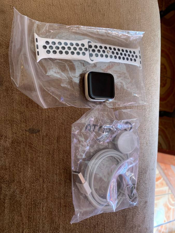 Apple Watch Series 4 || Nike Edition || Wi-Fi + Cellular || Excellent Condition