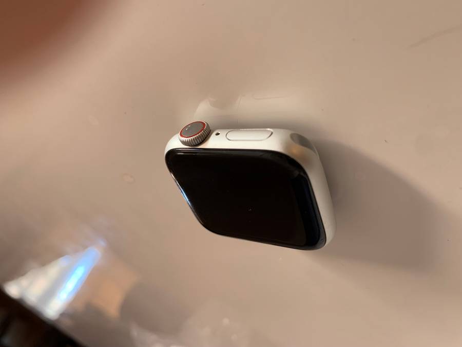 Apple Watch Series 4 || Nike Edition || Wi-Fi + Cellular || Excellent Condition
