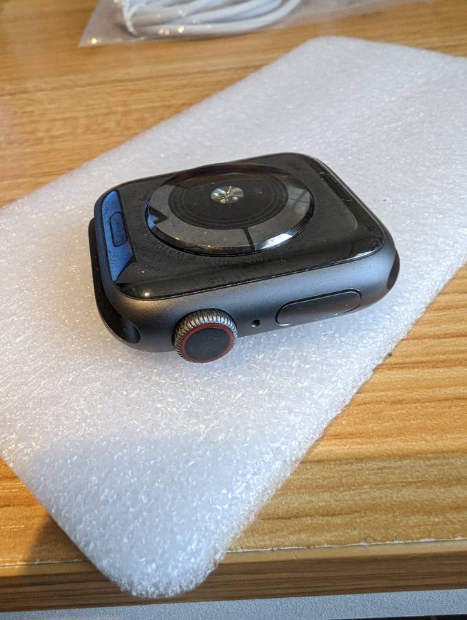 Apple Watch Series 4 || Nike Edition || Wi-Fi + Cellular || Excellent Condition