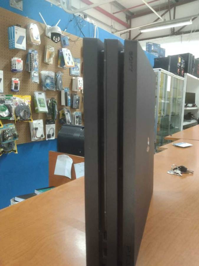 PS4 PRO 1TB