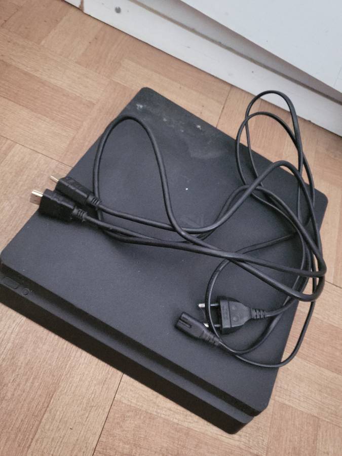 Playstion 4 Slim (PS4 Console Only)