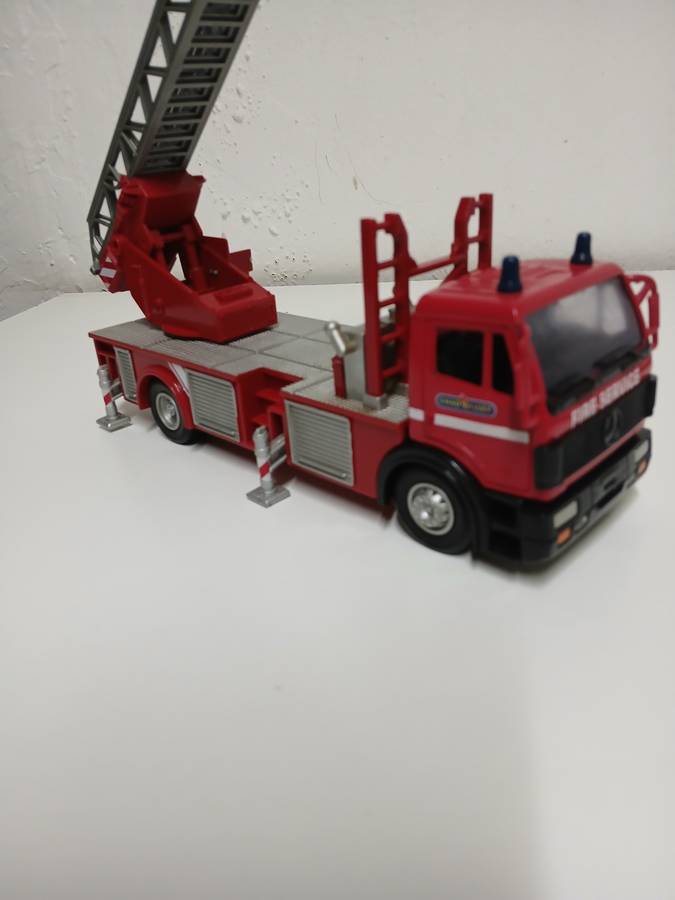 CHAD VALLEY  - MERCEDES-BENZ FIRE ENGINE
