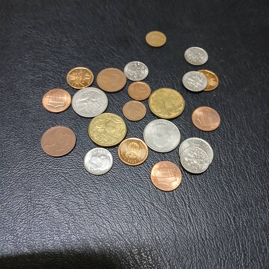 1997 Elizabeth II D.G. REG. F.D. 50 Pence Coin RARE + extra coins &  Mongolia 1000 Tugrik 2017 note