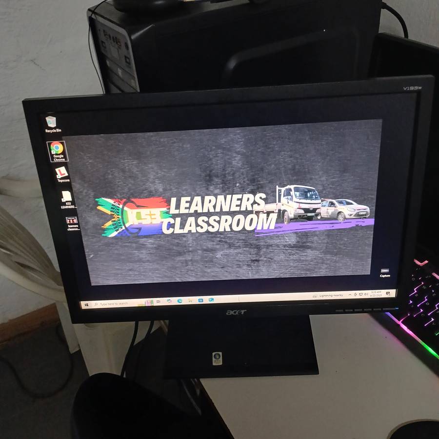 2 Pc monitors