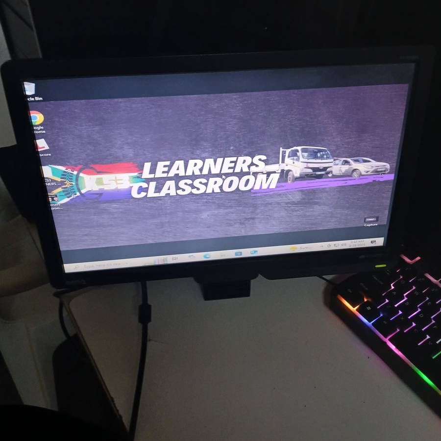 2 Pc monitors