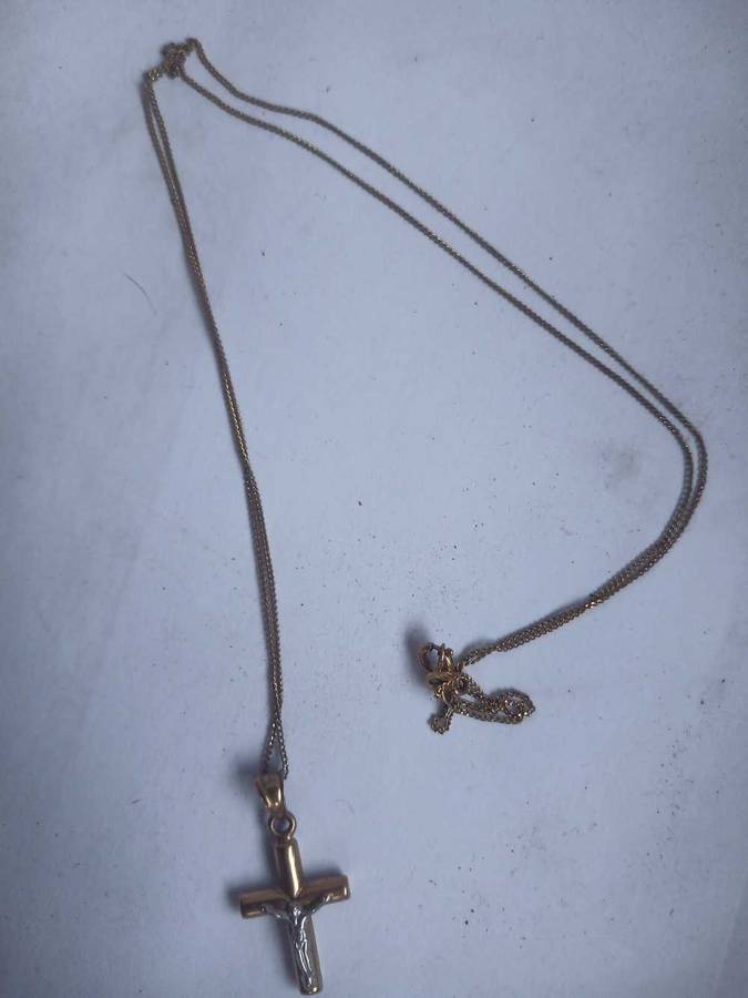 9ct yello gold necklace with 9ct cross pendant