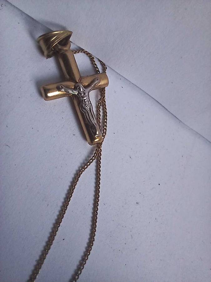 9ct yello gold necklace with 9ct cross pendant