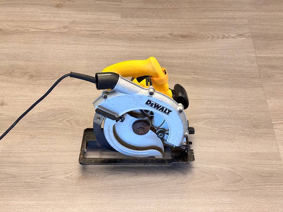DEWALT Circular Saw