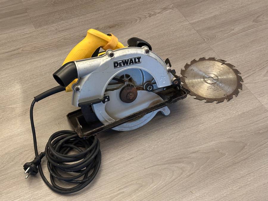 DEWALT Circular Saw