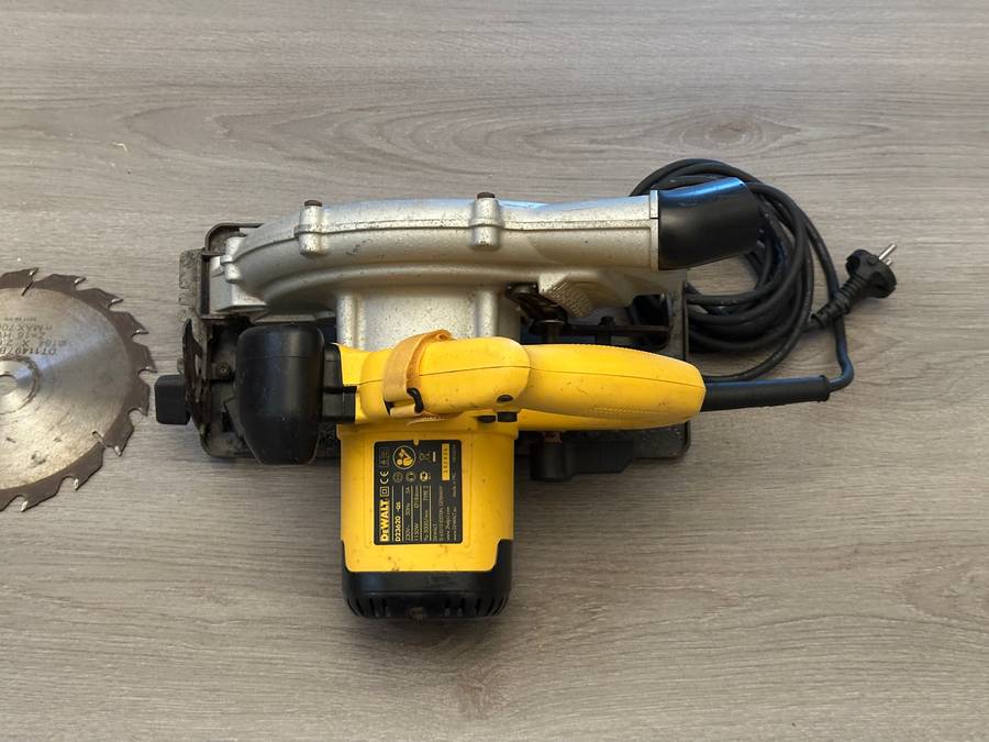 DEWALT Circular Saw