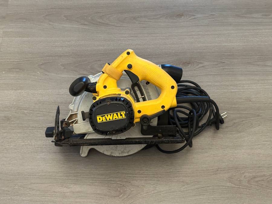 DEWALT Circular Saw