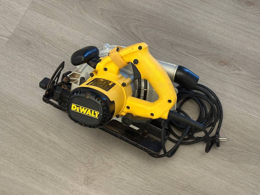 DEWALT Circular Saw