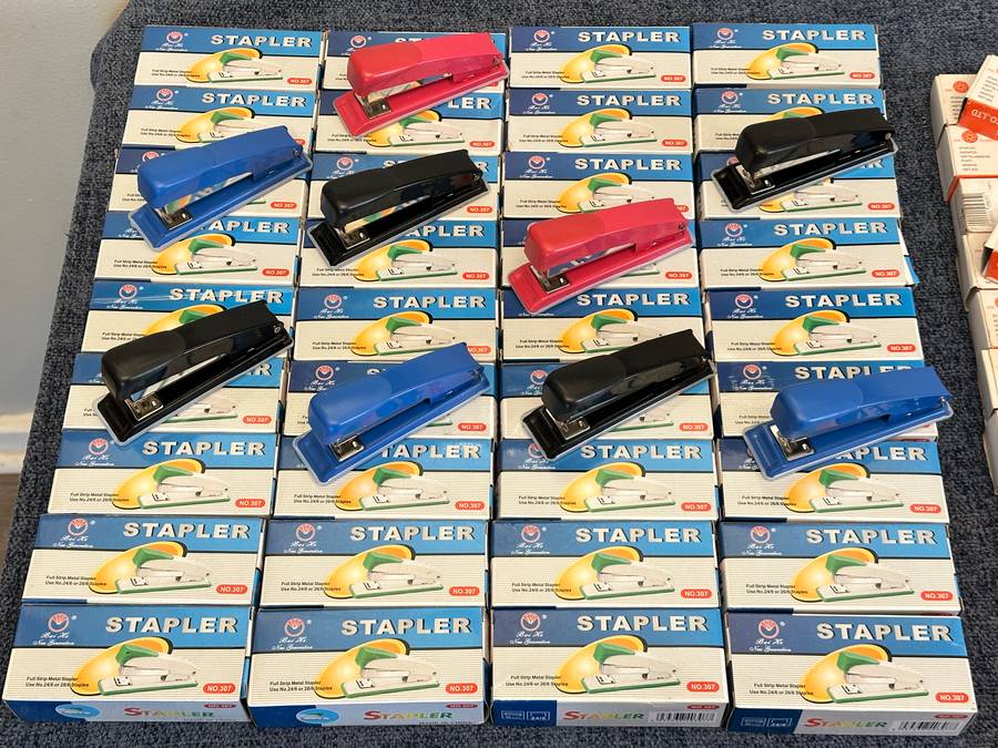 STAPLER & STAPLES LOT BRAND NEW - EXCELLENT BUY