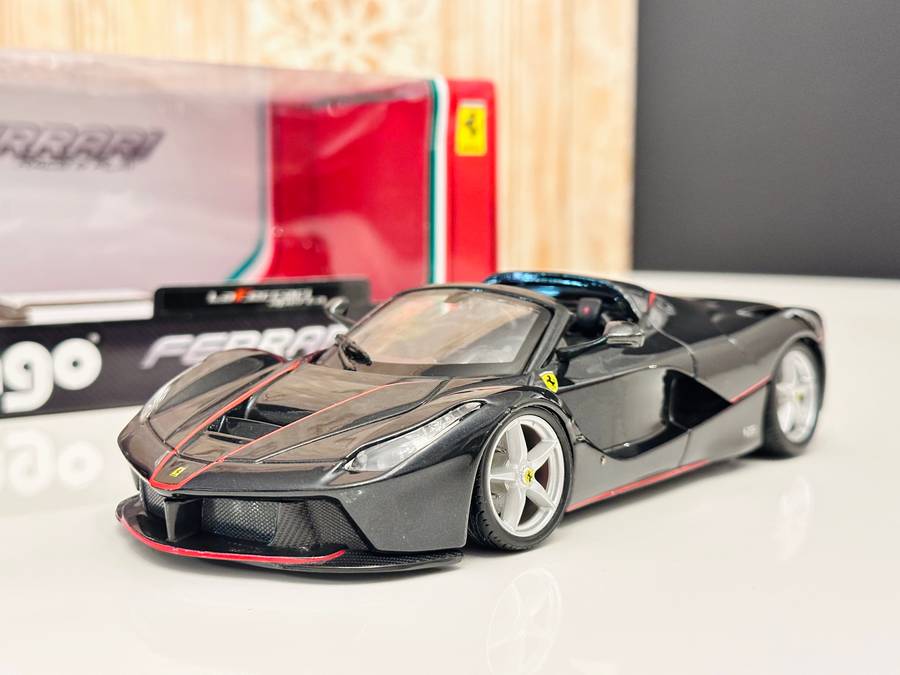 FERRARI La Ferrari Aperta 70th Anniversary 1/24 Model Collectable in Original Box