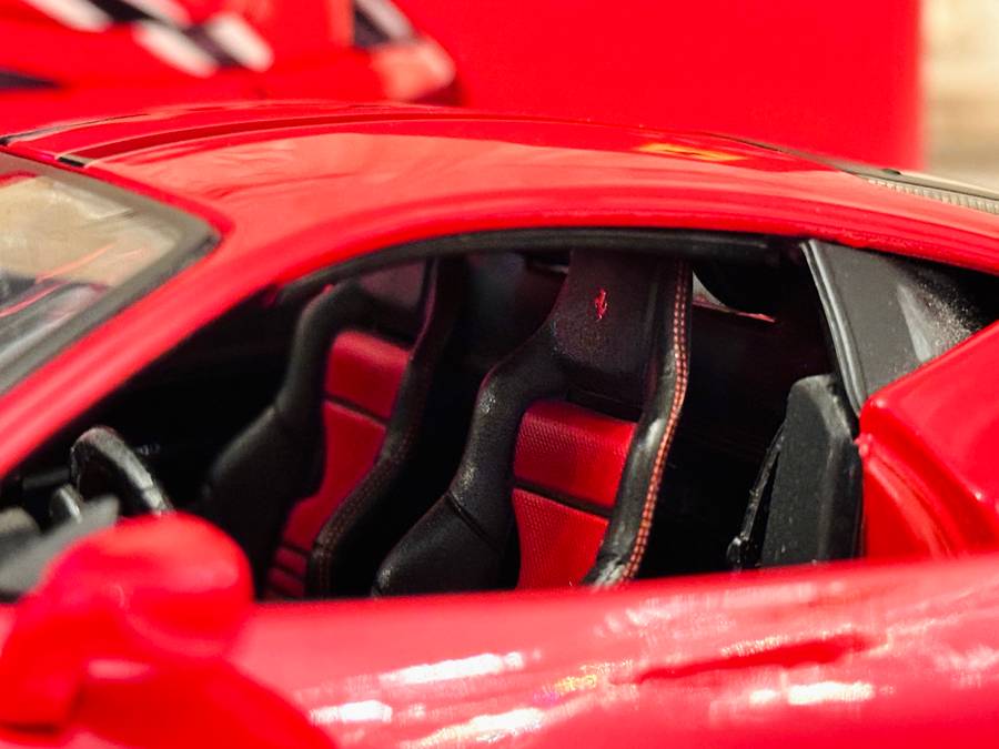 FERRARI Signature Series 458 Speciale 1:18 Model Collectable in Original Box
