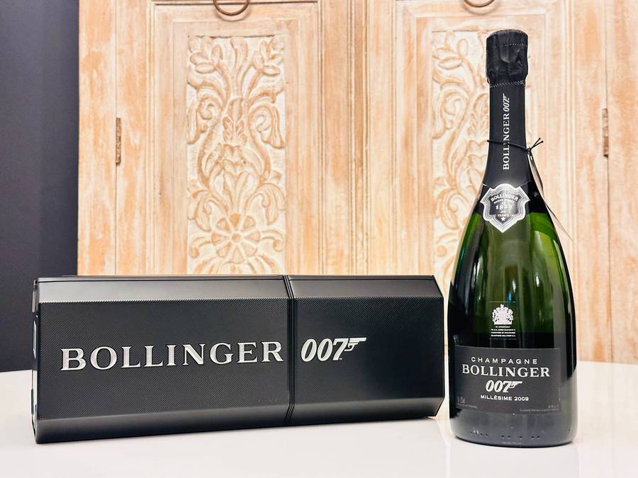 Bollinger Vintage 2009 Limited 007 Edition in Exclusive Cooler Display Case