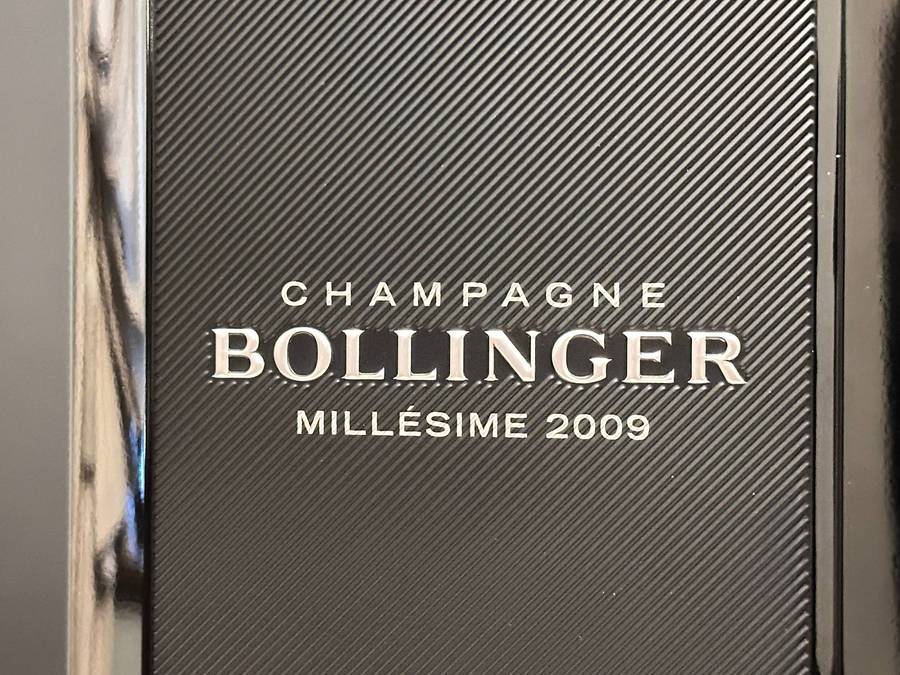 Bollinger Vintage 2009 Limited 007 Edition in Exclusive Cooler Display Case