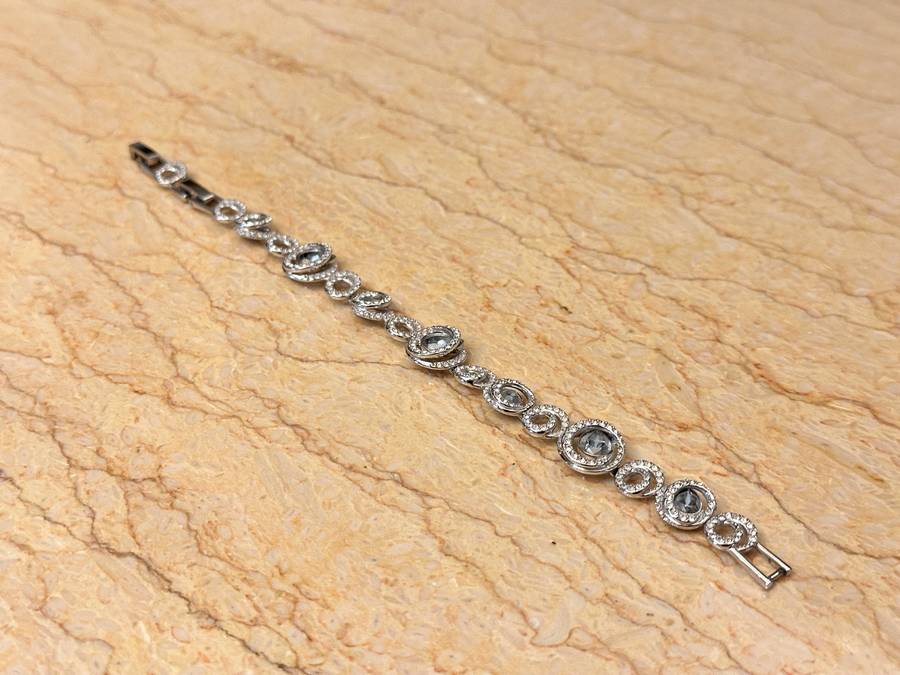 MAGNIFICENTLY BEAUTIFUL SWAROVSKI CRYSTAL BRACELET