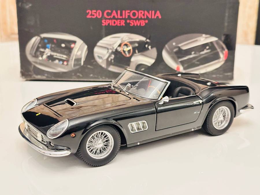 FERRARI Hot Wheels Elite Limited Edition 250 California 1:18 Model Collectable in Original Box