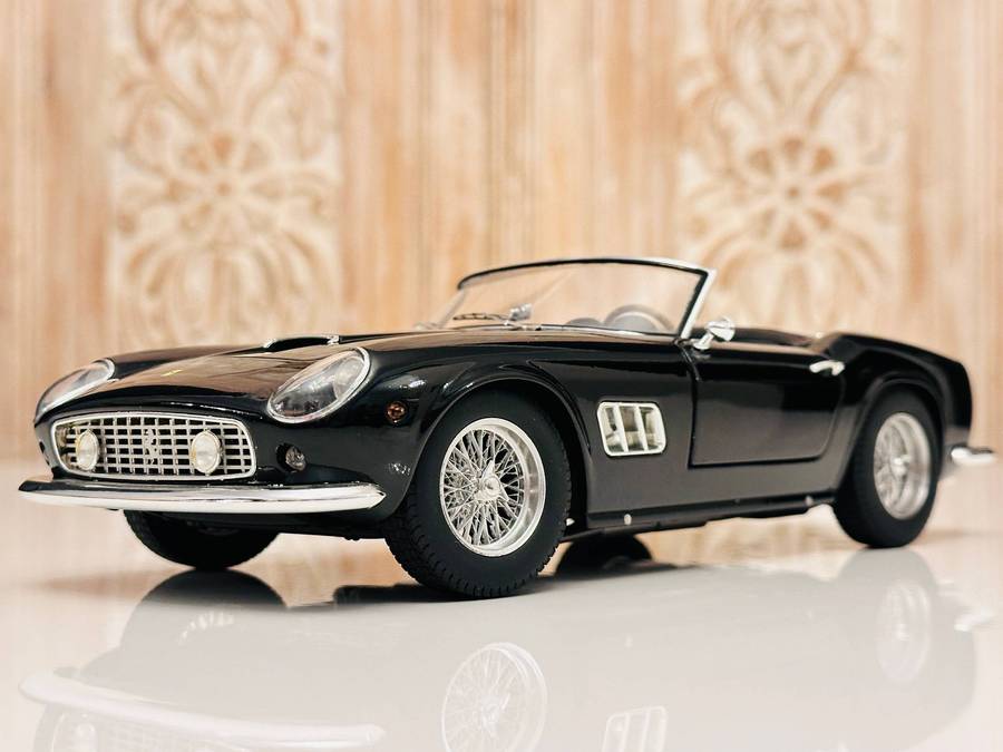 FERRARI Hot Wheels Elite Limited Edition 250 California 1:18 Model Collectable in Original Box