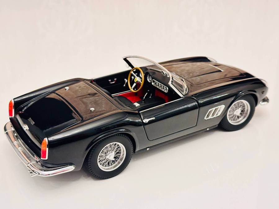 FERRARI Hot Wheels Elite Limited Edition 250 California 1:18 Model Collectable in Original Box