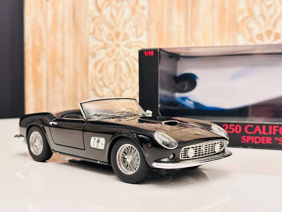 FERRARI Hot Wheels Elite Limited Edition 250 California 1:18 Model Collectable in Original Box