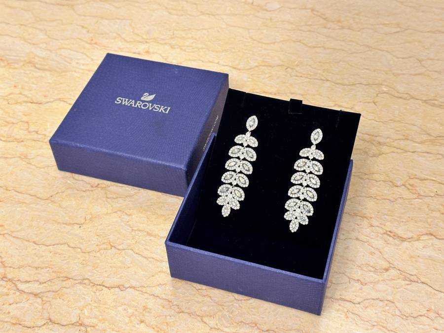 MAGNIFICENTLY Beautiful SWAROVSKI BARON Earrings