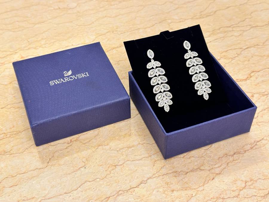 MAGNIFICENTLY Beautiful SWAROVSKI BARON Earrings