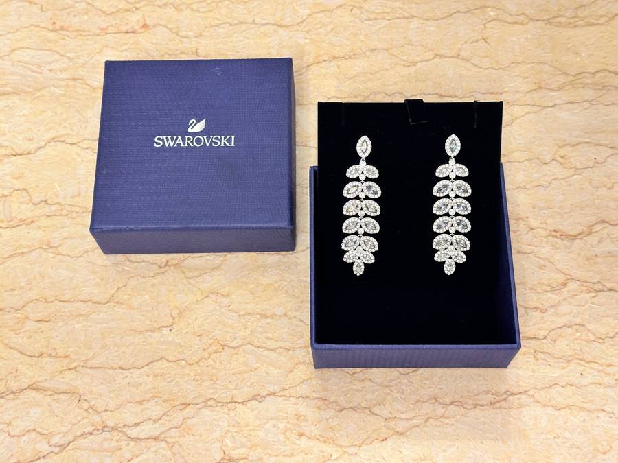 MAGNIFICENTLY Beautiful SWAROVSKI BARON Earrings