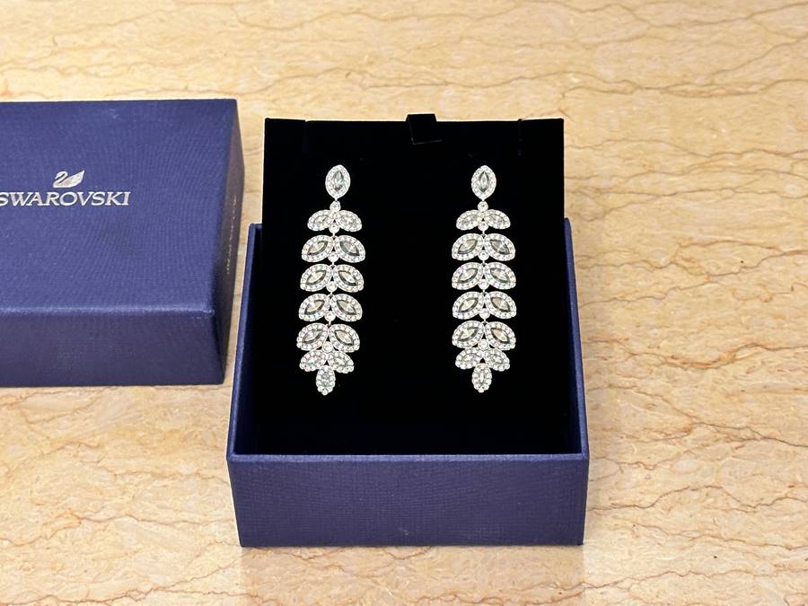 MAGNIFICENTLY Beautiful SWAROVSKI BARON Earrings