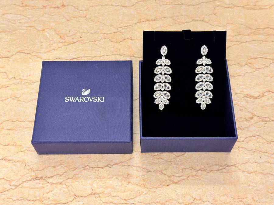 MAGNIFICENTLY Beautiful SWAROVSKI BARON Earrings