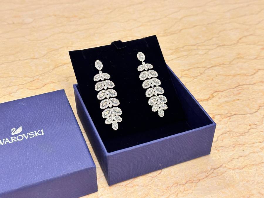 MAGNIFICENTLY Beautiful SWAROVSKI BARON Earrings