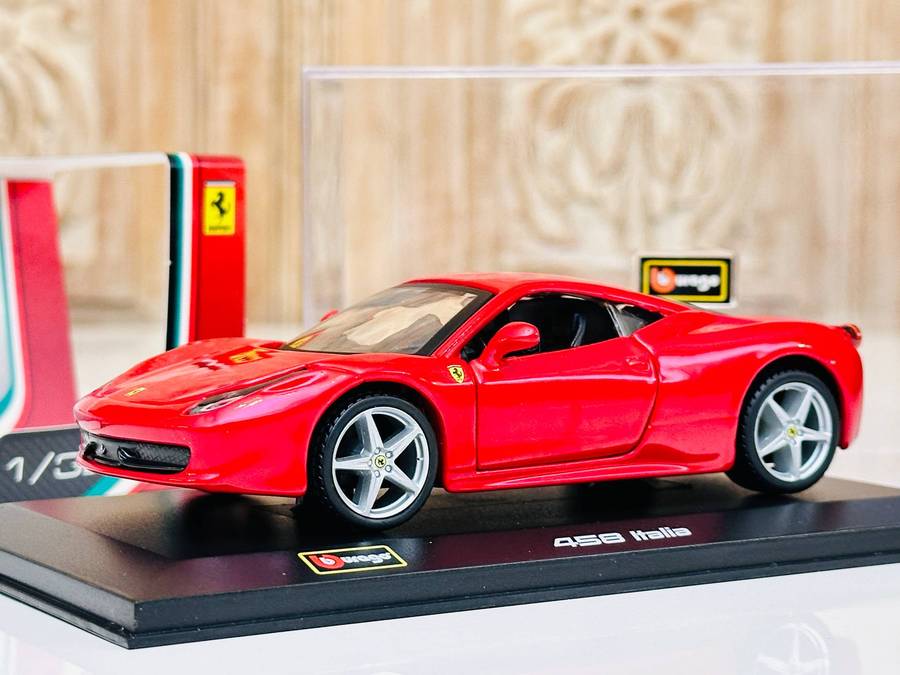 Ferrari 458 Italia Collectable Model in Original Display case