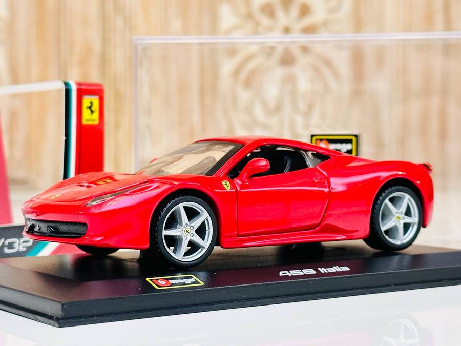 Ferrari 458 Italia Collectable Model in Original Display case