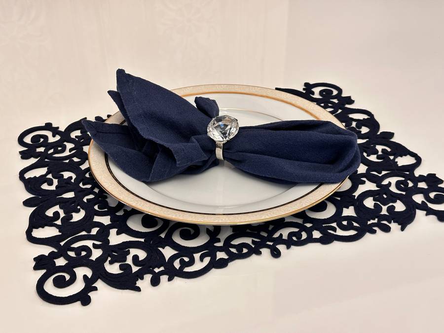 Exquisite Place Setting Napkin & Crystal Napkin Ring Selection