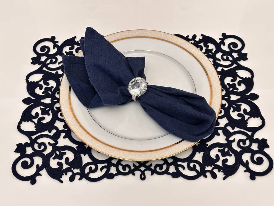 Exquisite Place Setting Napkin & Crystal Napkin Ring Selection