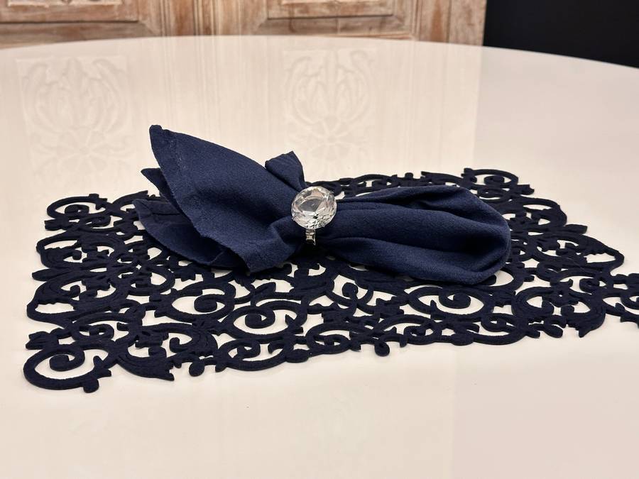 Exquisite Place Setting Napkin & Crystal Napkin Ring Selection