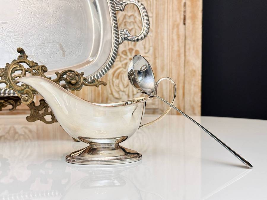 Elegant Vintage Server with Bestecke Exclusive 23/24 karat Gold plated Spoon