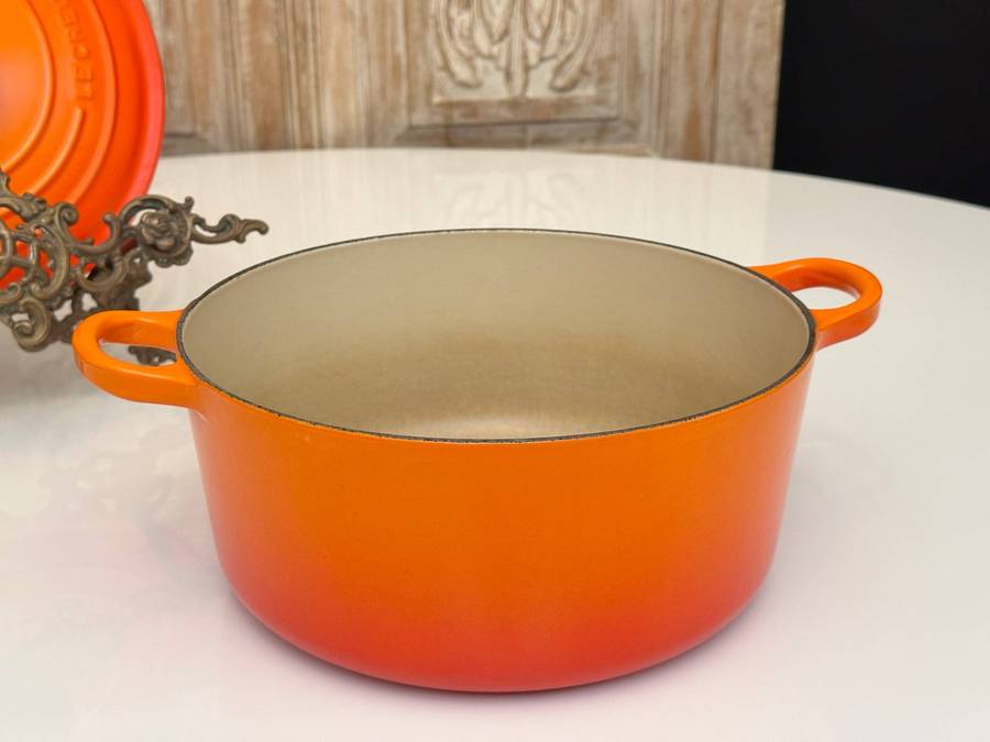 Le Creuset Cast Iron Iconic Signature Large 24cm Round Casserole